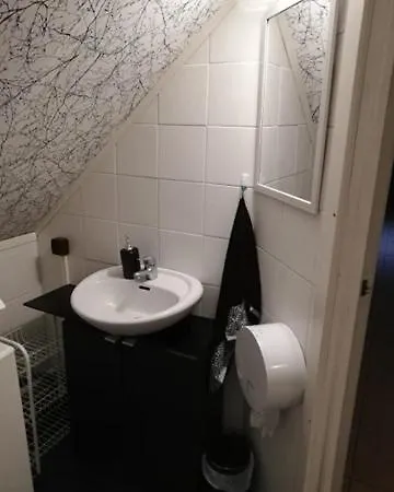 Kullerkupu Hostel * Kuressaare