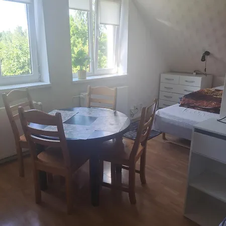 Kullerkupu Hostel * Kuressaare